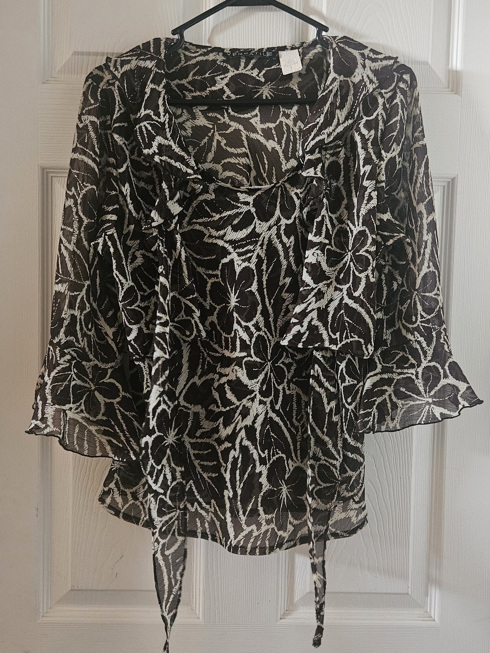 Versatile Thread Blouse - Picture 2 of 8
